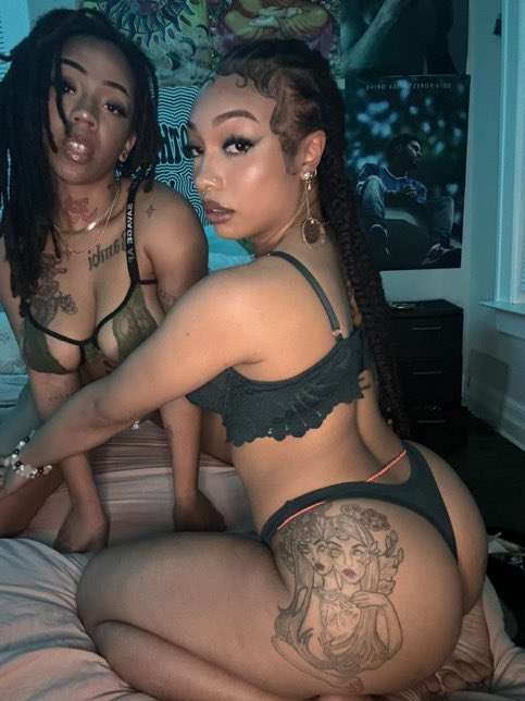 lickmesoftlyxx's tweet photo. RT if you think you could handle us both 😈👯 https://t.co/J0GtWBL0w8