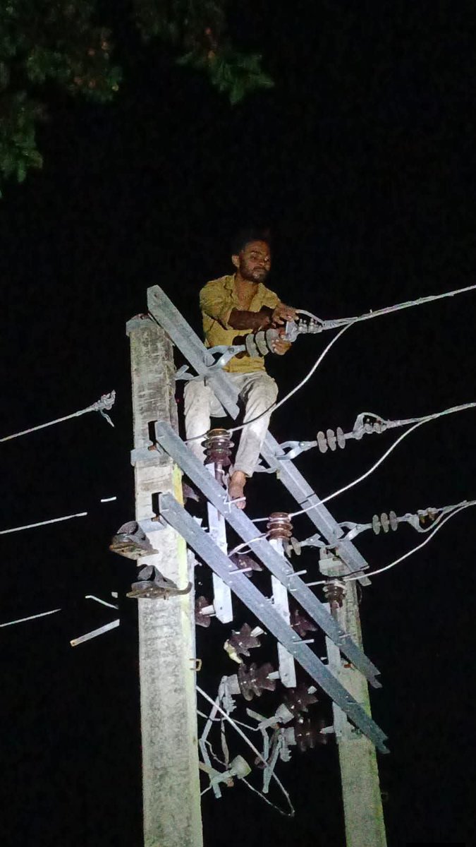 esdpurnea_west's tweet photo. Line Restoration at Jankinagar under ESD Purnea West. @SEVA_NBPDCL @SEVA_SBPDCL @SEVA_BSPTCL @SEVA_BSPGCL @EnergyBihar https://t.co/K4cBRasIAB