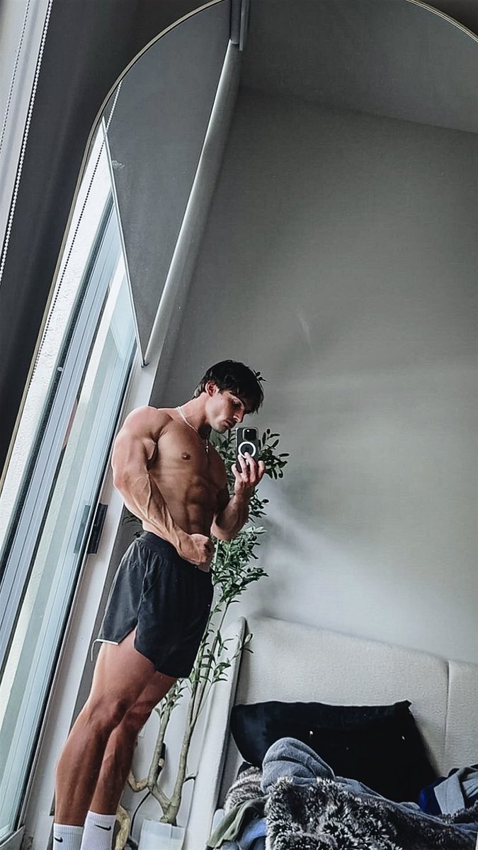 GodKytherionn's tweet photo. This is the man who gives you subs purpose and direction in life. Go send and show your gratitude. 🤑 https://t.co/IU5ifMQd39