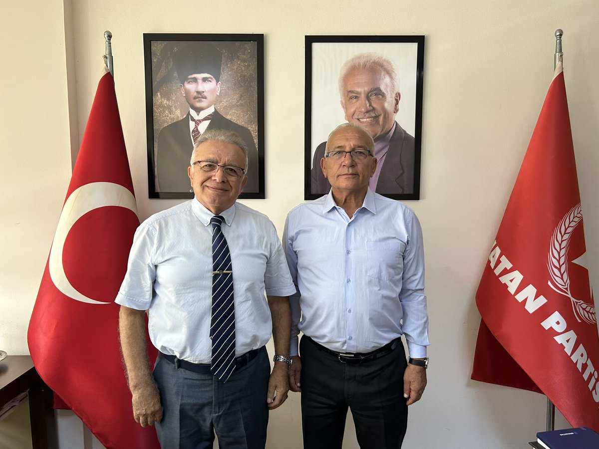 vp_izmir's tweet photo. Yol-İş Sendikası İzmir Şube Başkanı Coşkun İz ve yönetimi, İl Başkanımız E.Hv.Kur.Alb İhsan Sefa’yı ziyaret ettiler.

Otoyollarımızın ve köprülerimizin özelleştirilmesi bir milli güvenlik sorunudur. Özelleştirme kararına karşı mücadelede omuz omuzayız. https://t.co/zsRTAyu0pM