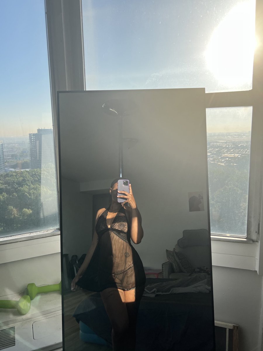 ladyyjayxo's tweet photo. oldie but goldie💛🖤 https://t.co/21D1lQ8aJu