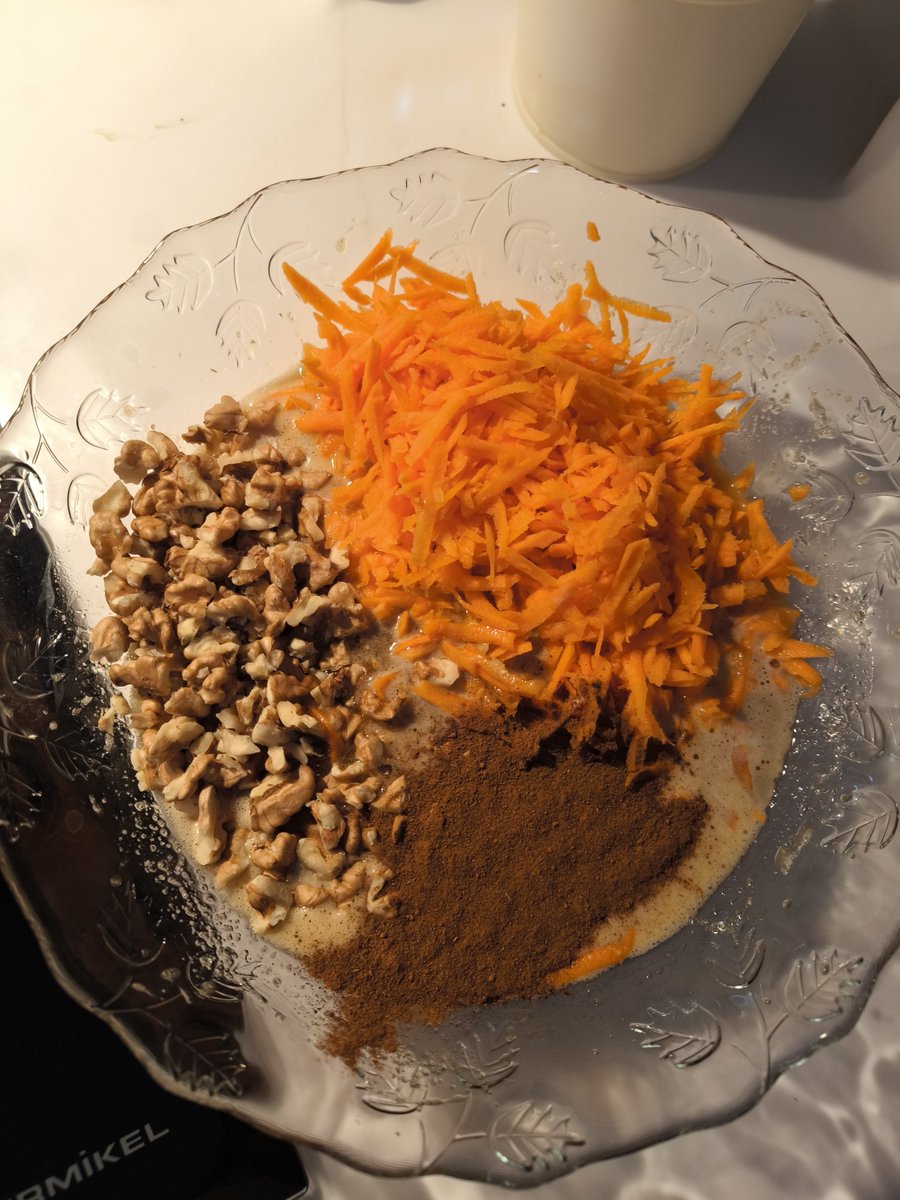 1yesimb's tweet photo. Havuçlu+tarçınlı+cevizli = Sonbahar keki 🧡 https://t.co/XIbQvFGAo0