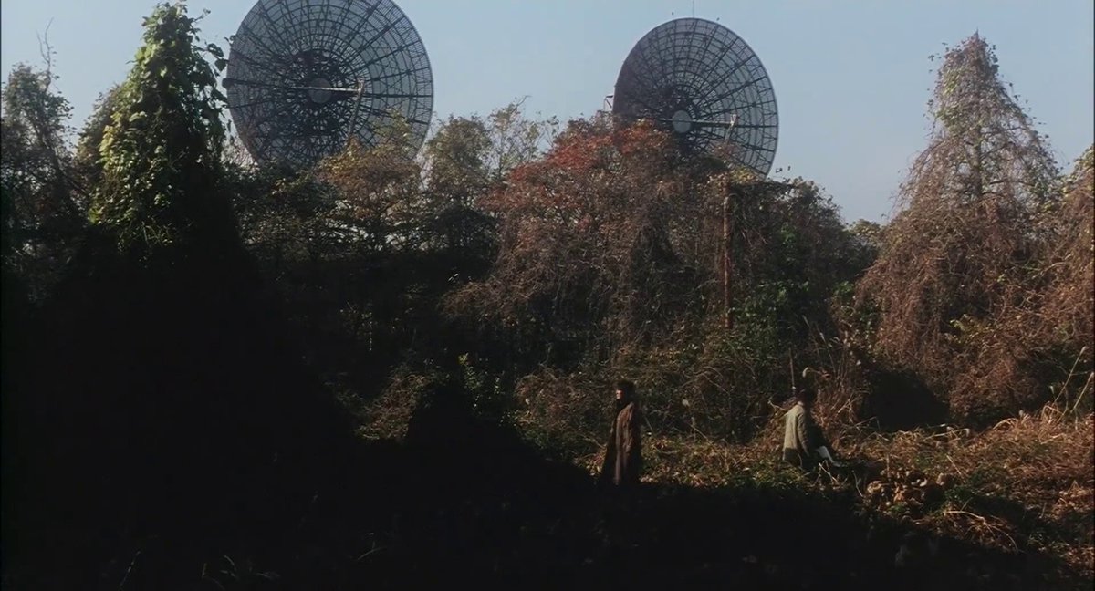 wah_s63's tweet photo. As always, he brings a palpable mood of uneasiness, anxiety, and absurdity that drives the film, along with a bizarre mystery underpinning the whole thing. However it does feel somewhat stretched thin given the premise, and bit too abstract for me on a first watch.

#AHWatching https://t.co/OgbLJ0hUoF