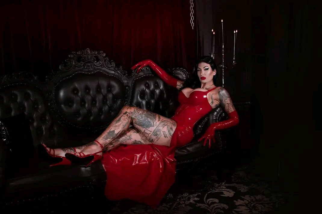 Damazonia71's tweet photo. Is time to worship your favorite mistress Damazonia🌹😈❤️ https://t.co/TBLoIDwOha