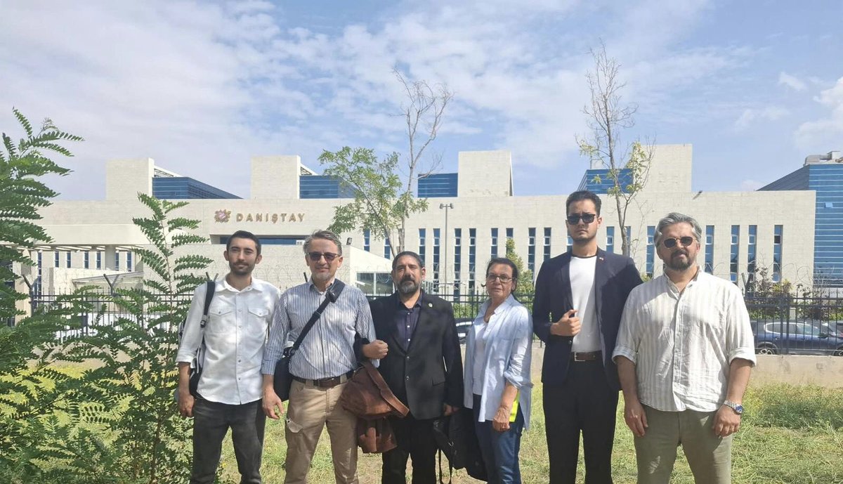 cvpankara's tweet photo. Bugün Akbelen İkizköy başta olmak üzere, farklı bölgelerden Ankara’ya gelen; toprağını, suyunu, zeytinliğini ve alın terini savunan köylülerimizin yanında olduk.

Cumhuriyetçi Vatanseverler Partisi olarak; milletimizin efendisi olan köylülerimizin ve çiftçilerimizin hakkını, toprağımızı ve doğamızı savunmayı; bütün Türk vatandaşlarının geleceğine sahip çıkmayı görev biliyoruz.

Köylümüzün toprağına, çiftçimizin emeğine ve memleketimizin doğal zenginliklerine sahip çıkmaya devam edeceğiz.

Toprağımıza, doğamıza ve Cumhuriyetimize sahip çıkacağız.