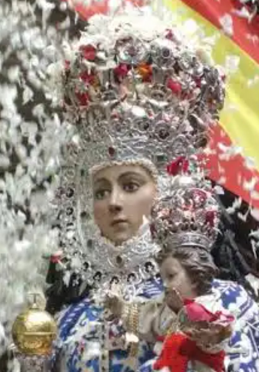 MargalCanada's tweet photo. LOS MURCIANOS ESTÁN LOCOS.
LOL 
DESPIDIERON A UNA VIRGEN, LA DE LA ARRIXACA, PORQUE NO HACÍA MILAGROS. 
Y PUSIERON A LA VIRGENCICA DE LA FUENSANTA, LA MORENICA.

https://t.co/jIlywVyhsX https://t.co/T6tnwfrkrC