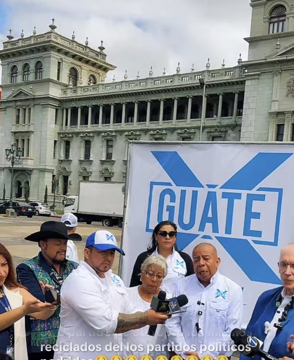 AlexEnLaLucha's tweet photo. Ahora Aldo Davila y sus hermanos se unen a Mulet en el nuevo partído Político XGuate.

Me recuerdo cuando Aldo y su hermana decían que Edmont Mulet era un "Roba Niños".

Recuerdo perfectamente cuando Aldo gritaba qué Mulet había sido parte de adopciones ilegales en los años 80,S.

Y ahora están de amigas buscado lo que se les perdió 🦴 🍖