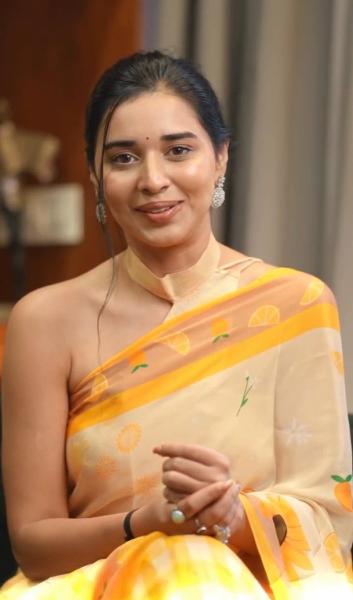 jagat_tripti's tweet photo. Looking so pretty in yellow 🌼
Simple, sweet and beautiful 💛👌
My favourite Girl 🫠

#TanyaMittal @itanyamittal https://t.co/uyyAanDG8r