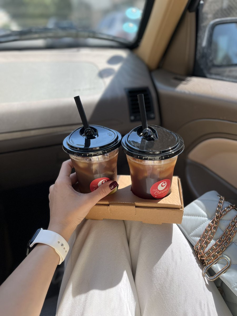 _mehrasa_'s tweet photo. امروز پسر خوشگله صبح بعد سر کار زنگ زد بیدارم کرد گفت بپوش دارم میام دنبالت دیدم برام گل گرفته🥹💕 https://t.co/pyXstpu5pv