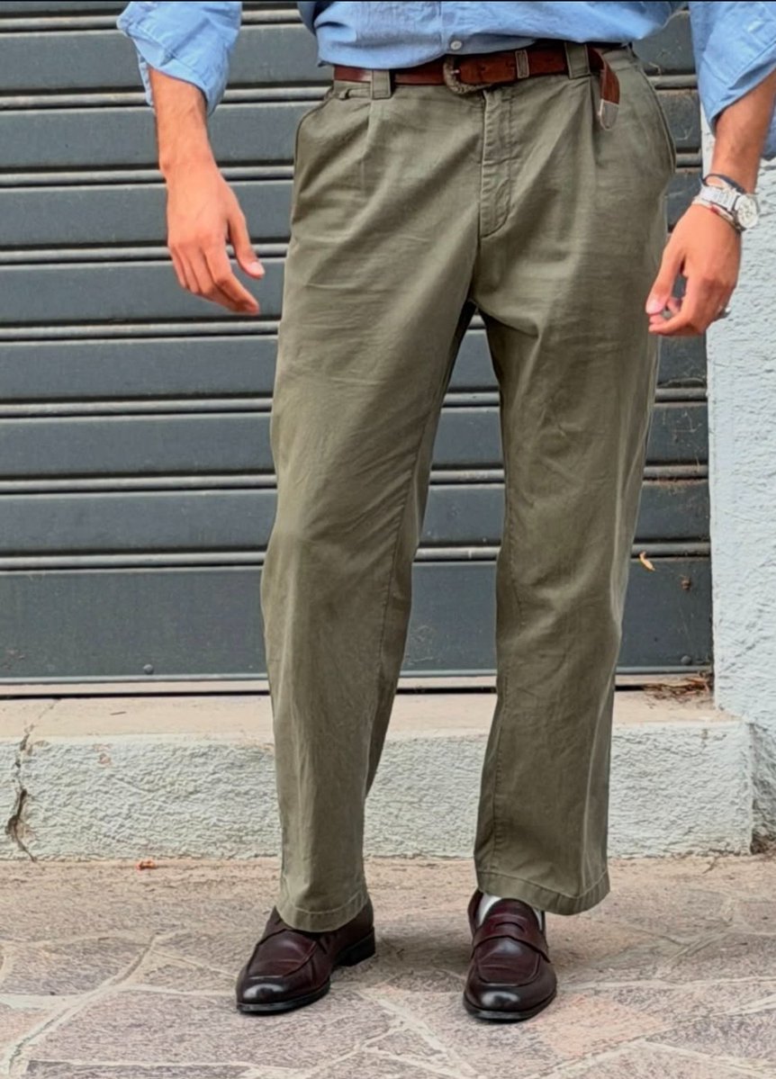 BossRule_12's tweet photo. Military and penny loafers https://t.co/G5CcbJOgWK