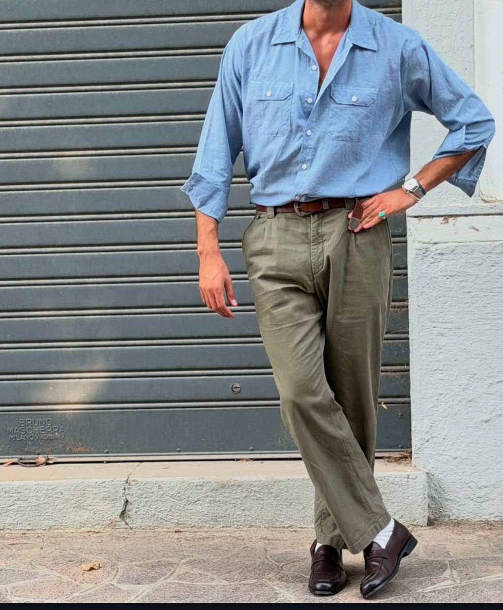 BossRule_12's tweet photo. Military and penny loafers https://t.co/G5CcbJOgWK