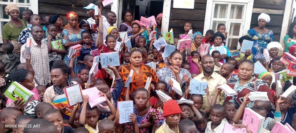 anicetirenge's tweet photo. Les enfants orphelins et vulnérables de kavumu Bugorhe que nous encadrons dans le "Groupe Famille Unie"ont bel et bien repris l'année scolaire 2026-2027.

Nous remercions les personnes de bonne volonté qui accompagnement ces orphelins et vulnérables en fournitures scolaires. https://t.co/Oh9vkDJkQN