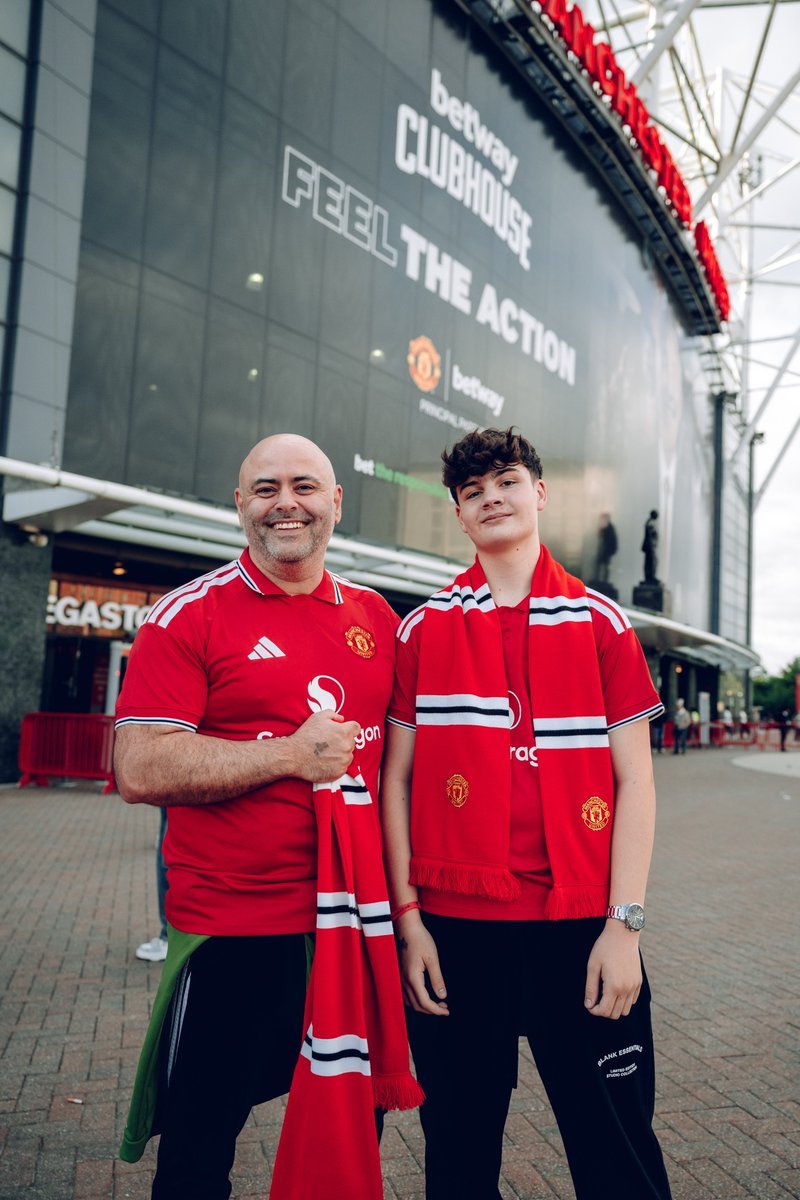 ManUtd's tweet photo. Up the Reds! 🇾🇪 https://t.co/yQ6fXTBLse