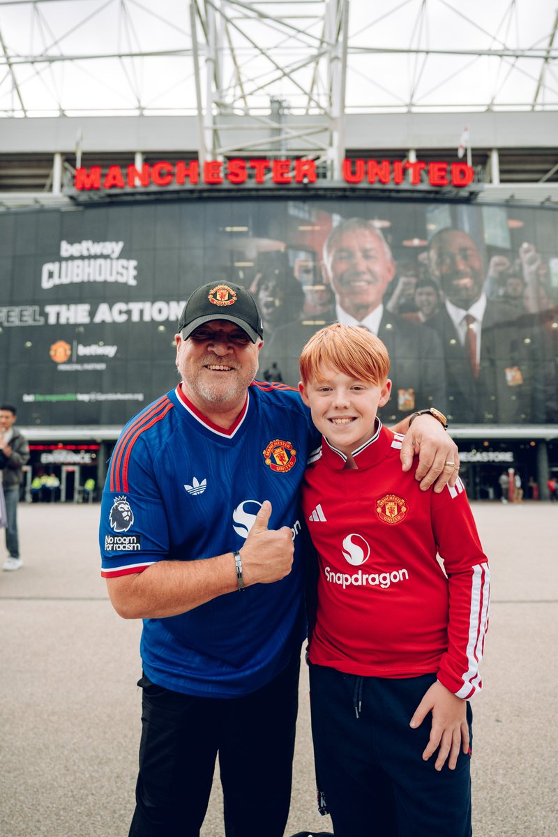ManUtd's tweet photo. Up the Reds! 🇾🇪 https://t.co/yQ6fXTBLse