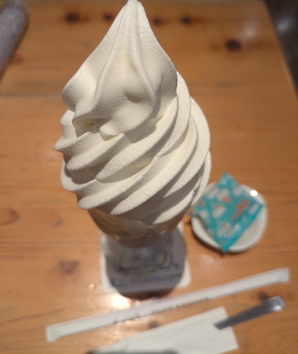 mirai_Jovovich's tweet photo. こちら日付変わって本日デス！
当日券もアル！

ソフトクリーム食べられないのに頼んじゃいました、アチャ～ 
そう、それくらい気まぐれで( ・∀・)ｲｲ!!お気軽にお越しください！ https://t.co/XeoQlwYlFf