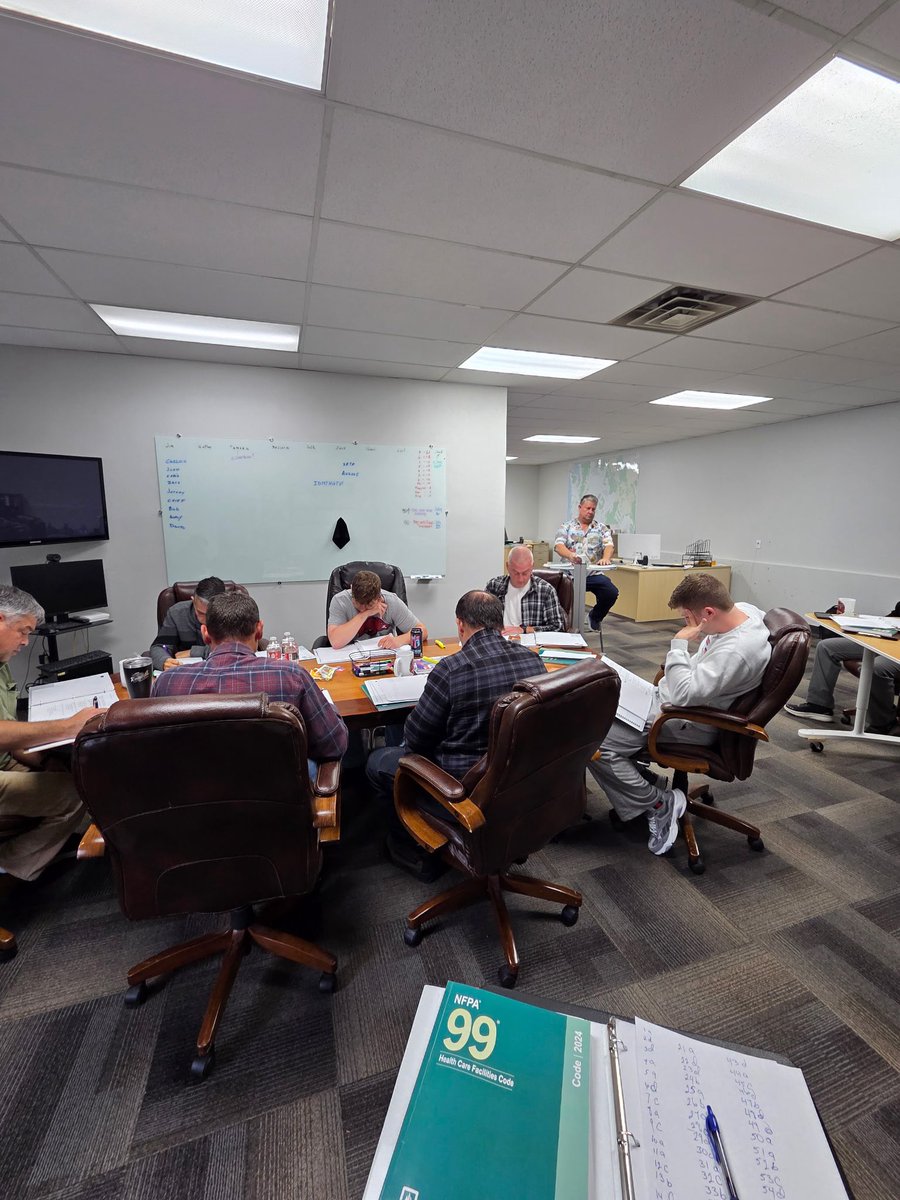 realMedGas's tweet photo. 6 states. 1 room. A whole lot of medical gas knowledge. 🔧📚

Our September ASSE 6040 Medical Gas Maintenance class brought students from TX, AR, SD, ID, AZ &amp; OR!

Learning how to maintain the medical gas systems hospitals rely on!
#MedicalGas #ASSE6040 #MedGas https://t.co/2helXrCGHp