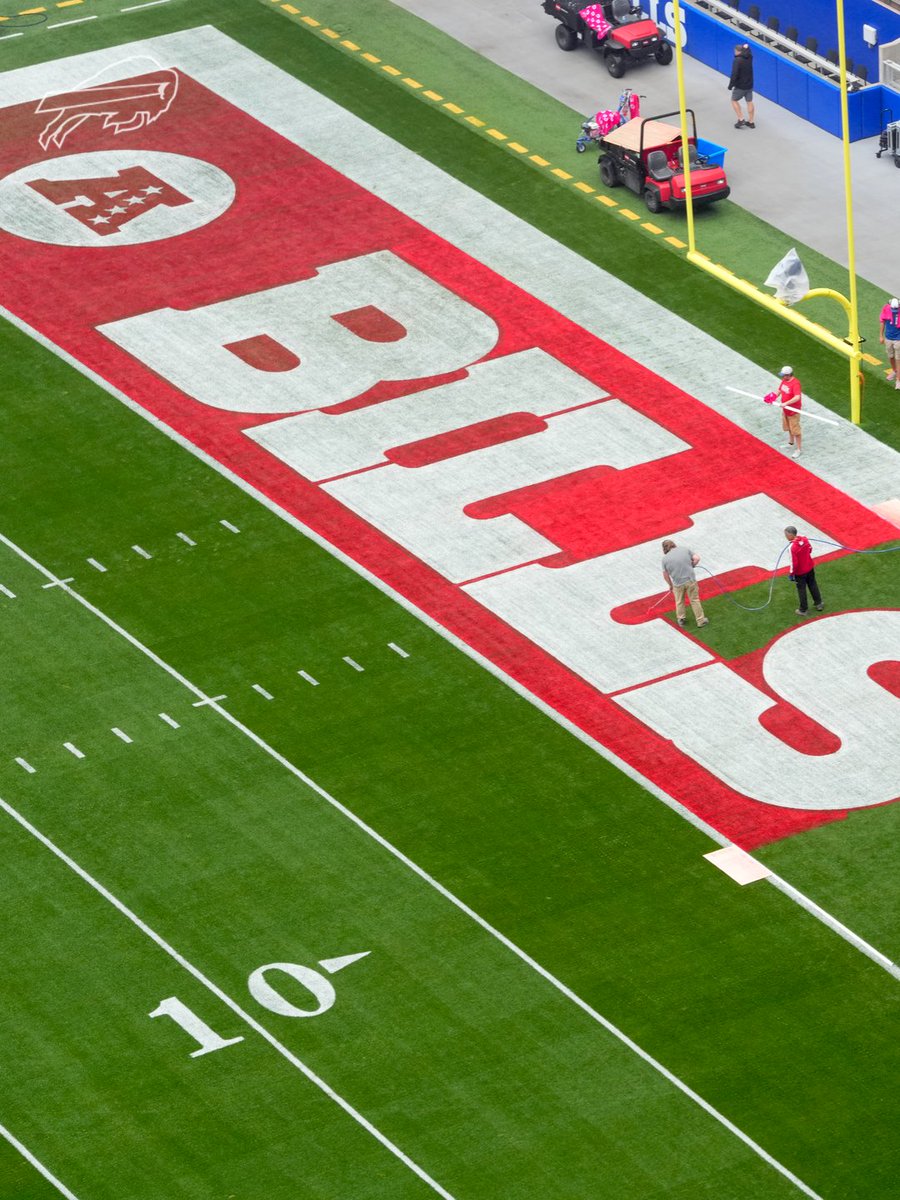 BuffaloBills's tweet photo. It's happening. 😍 https://t.co/aOqJ7v0aEF