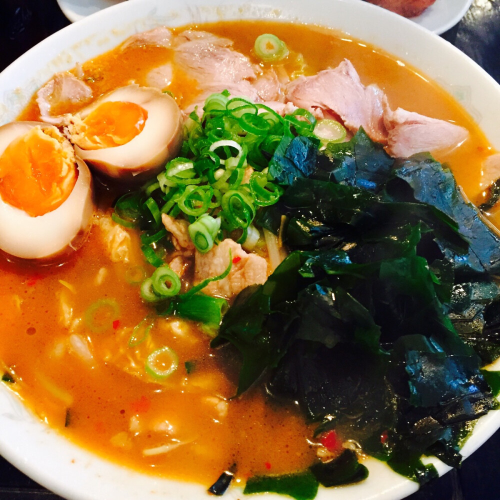 JamalBaesspjbh's tweet photo. Just discovered the best hidden ramen spot in town! The rich tonkotsu broth and chewy noodles had me full and happy. 10/10 would come back tomorrow! https://t.co/fCDIduSkSL