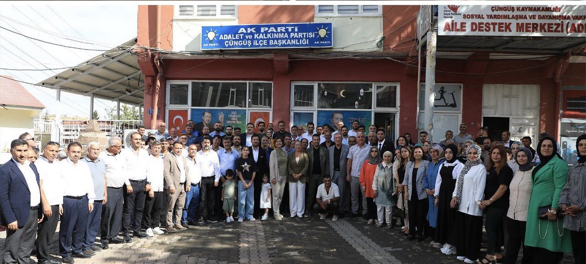 MehmetBakan21's tweet photo. 📍 Çüngüş.te Gönül Gönüleyiz…

İlçe programlarımız kapsamında ilbaşkanımız sayın Hamit Sümer milletvekilimiz Sayın Suna Kepolu Ataman   ve ilteşkilatımız ile birlikte   Çüngüş Geçitli ve İbikkaya      Mahallelerimizi ziyaret ederek vatandaşlarımızın Hanelerine misafir olduk https://t.co/u8vH2AfKYd