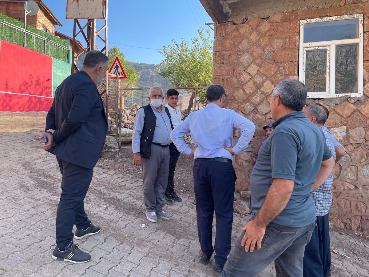 MehmetBakan21's tweet photo. 📍 Çüngüş.te Gönül Gönüleyiz…

İlçe programlarımız kapsamında ilbaşkanımız sayın Hamit Sümer milletvekilimiz Sayın Suna Kepolu Ataman   ve ilteşkilatımız ile birlikte   Çüngüş Geçitli ve İbikkaya      Mahallelerimizi ziyaret ederek vatandaşlarımızın Hanelerine misafir olduk https://t.co/u8vH2AfKYd