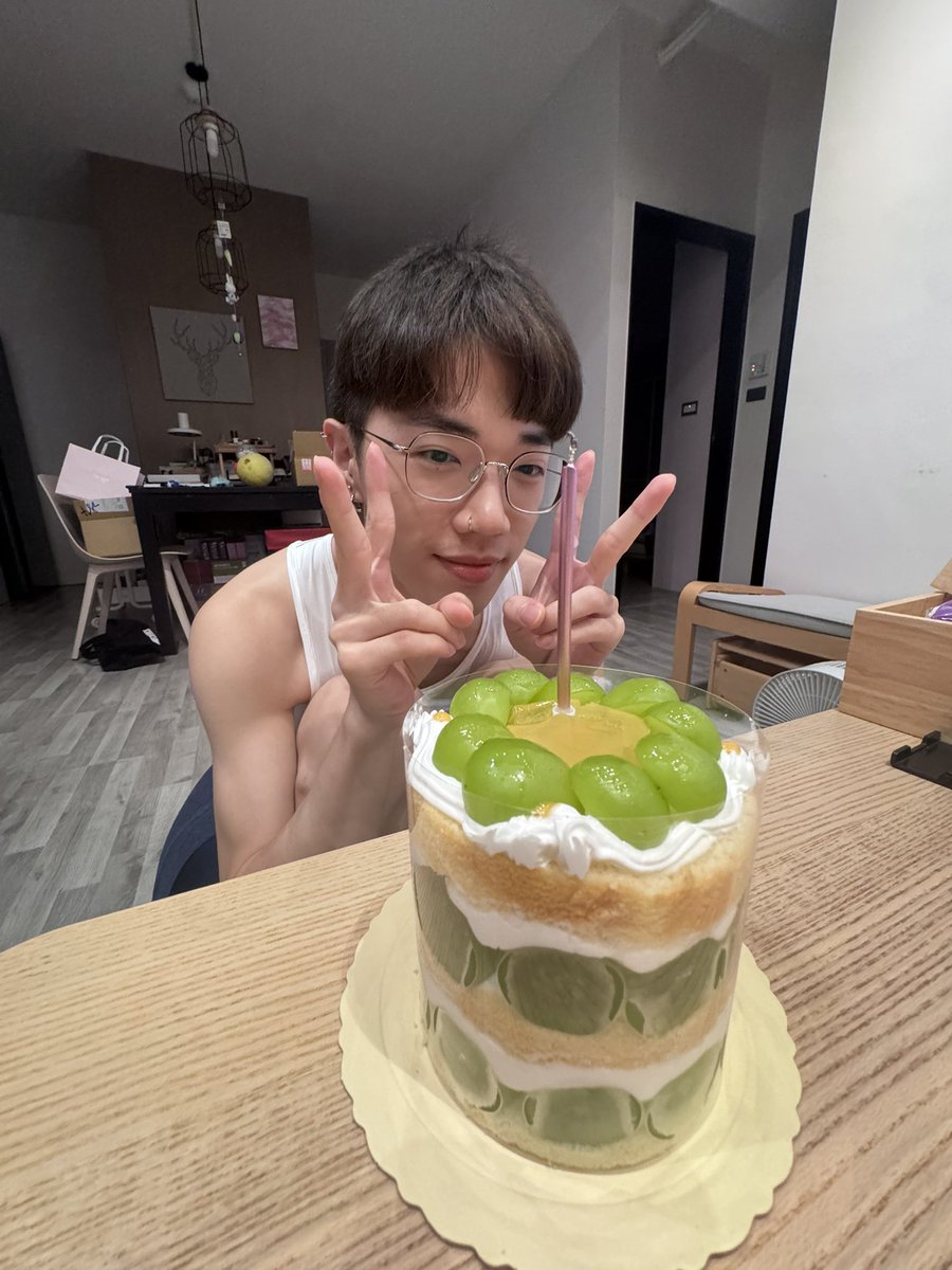 sweet_b_0917's tweet photo. 這個則是現實生活的蛋糕 https://t.co/HATe6Un6D0