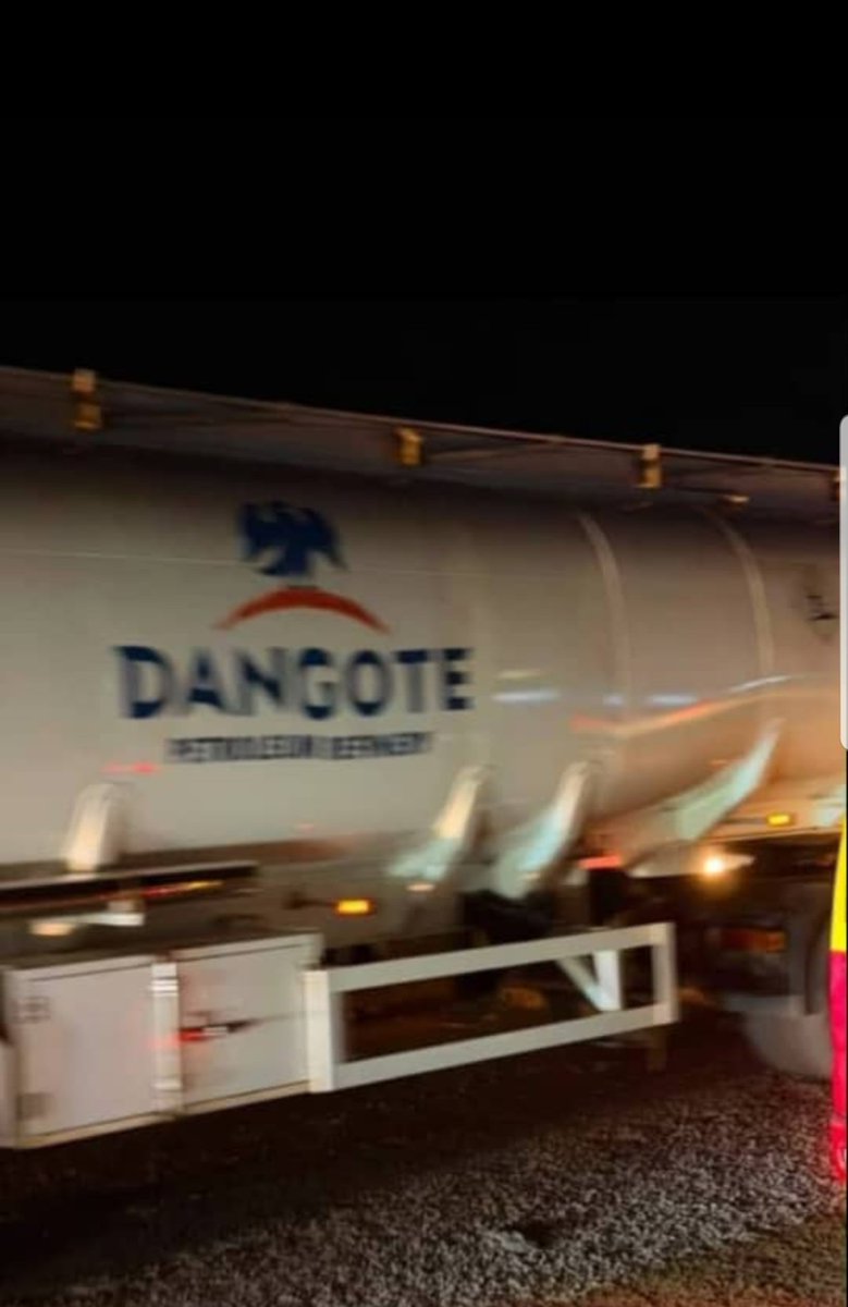 _SunnyRuiz's tweet photo. Our company truck nearly kill me today for road oo. Future billionaire https://t.co/Zh9r9KTPuL