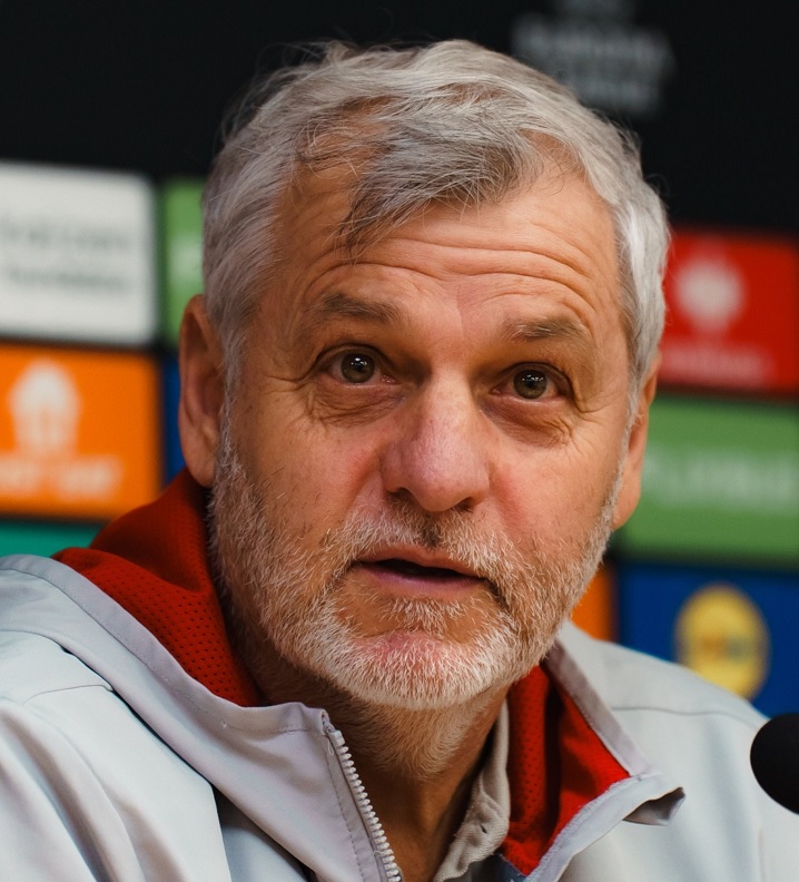 futbolarena's tweet photo. Marsilya Teknik Direktörü Bruno Genesio: "Şampiyonlar Ligi, UEFA Avrupa Ligi ve UEFA Konferans Ligi dahil, benim gördüğüm en iyi atmosfer Beşiktaş Stadı’ndaydı. 2017’deki maçtan sonra iki gün boyunca kulaklarım ağrımıştı.” (TRT Spor) https://t.co/7VT3cLzDgK