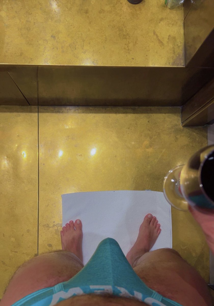 Willypr1201's tweet photo. Una 🍷 basta https://t.co/sJedtVN8xF