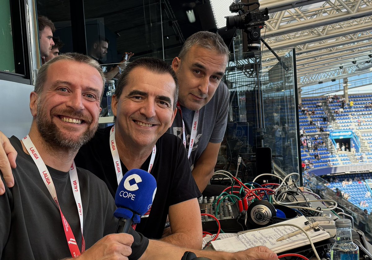 gdobarro's tweet photo. Ya estamos en Riazor para vivir el @RCDeportivo @SevillaFC en LA RADIO @tjcope con @pepe_torrente y @ReboredoJesus 📻😍💙 https://t.co/f5Mb2sH2K0