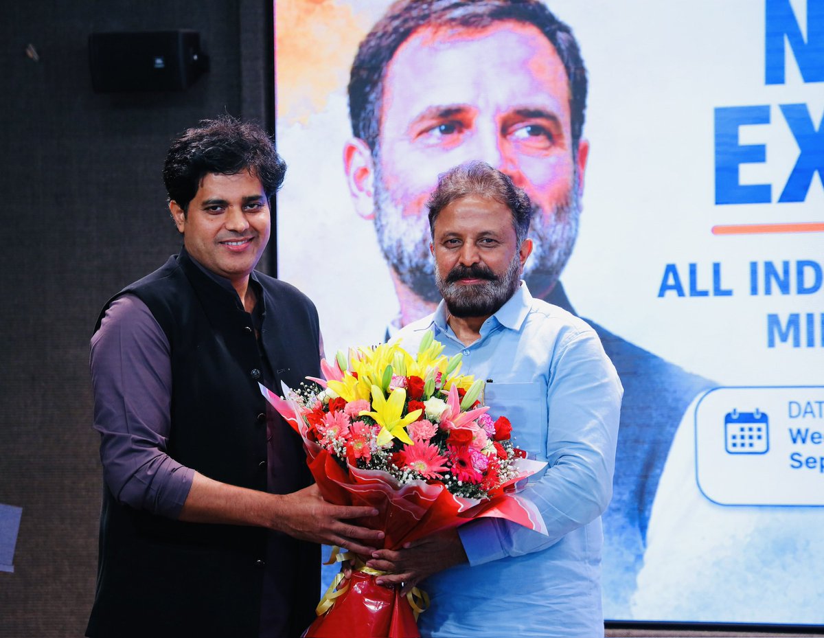 ShayarImran's tweet photo. अल्पसंख्यक विभाग की राष्ट्रीय कार्यकारिणी बैठक के अंतिम सत्र में प्रोफेशनल कॉंग्रेस के नवनियुक्त चेयरपर्सन मधु यक्षी गौड़ जी ने अपने विचार रखे और दोनों विभागों के साथ मिलकर काम करने के लिये सभी साथियों को आमंत्रित किया।
@MYaskhi @INCMinority 
@ProfCong https://t.co/C5gkRiQ0eW