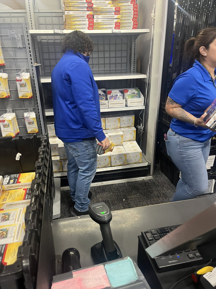 savpoke's tweet photo. best buy 3 hours after opening for the 30th anniversary 😳 whatever they’re doing it’s working!!! https://t.co/0CHN0h1UpT