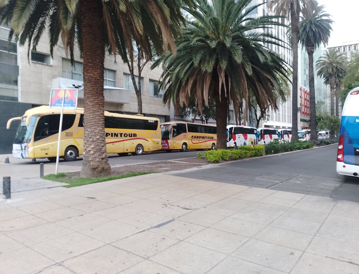 RicardoAlemanMx's tweet photo. La tarde del 15 de septiembre caminé por el centro de la CDMX y ésto es lo que vi: Miles de acarreados!
Por eso, en la noche El Grito fue aplaudido! 
Hagan cuentas; 500 pesos por cada asistente al Zócalo!
Nuestros impuestos trabajan! https://t.co/AuaYGGAFOL