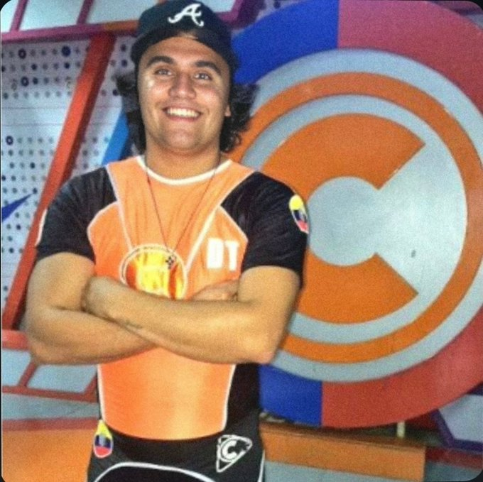 milolimoli's tweet photo. Me acaba de dar like a un tweet un tipo con ESTA foto de perfil. https://t.co/lQMCzXA7K2