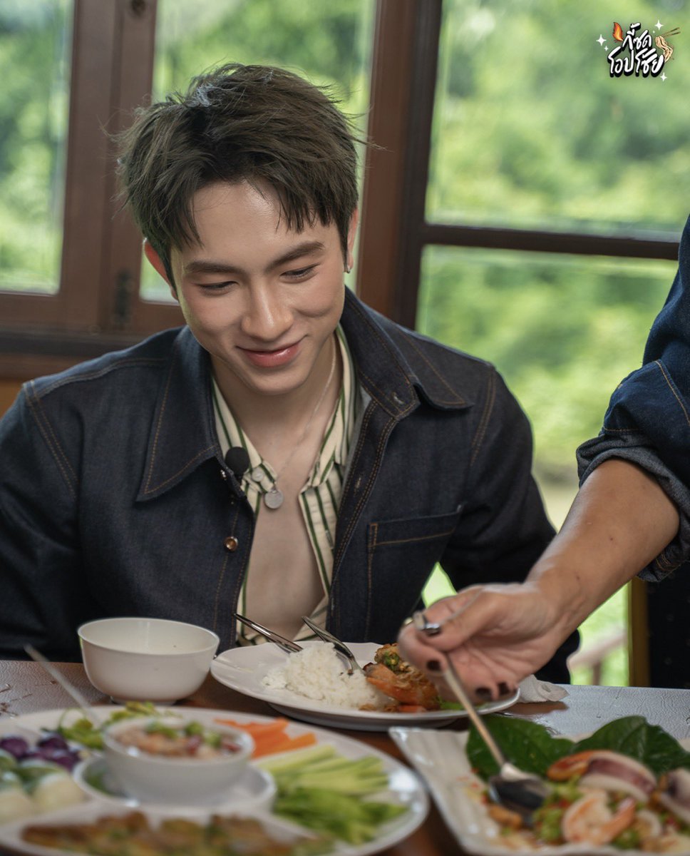 Beam_Ppry's tweet photo. เพิ่งเห็นรูปจากอฟชนางแมวป่า อหเอ้ยยย ไออ้วมรูปนี้ลุคมานหล่อเจ้าชู้มากอะ กระดุมโคตรไร้อนาคต มีก็ไม่ได้ทำหน้าที่ของกระดุม อห หล่อว่ะ 😭😭😭😭😭😭😭😭😭 https://t.co/pcHeasbAPo
