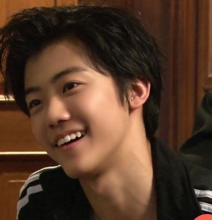 asjaemine's tweet photo. he always looks so fine https://t.co/aAHxYyU5CS