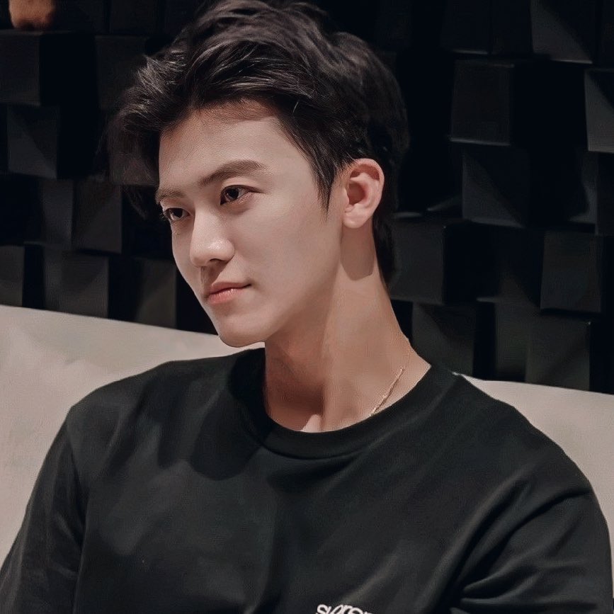 asjaemine's tweet photo. he always looks so fine https://t.co/aAHxYyU5CS