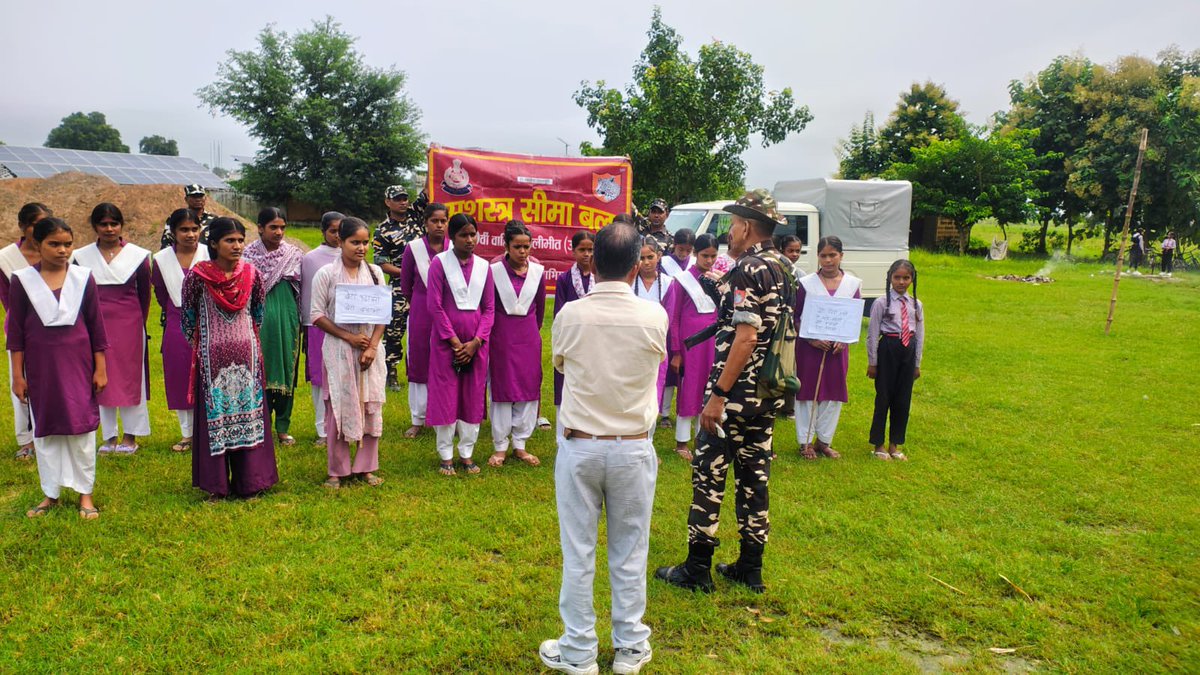 49BnSSB_INDIA's tweet photo. आज दिनांक 16.09.26 को 49वीं वाहिनी, सशस्त्र सीमा बल, पीलीभीत के दिशा-निर्देशन में ‘सी’ एवं ‘डी’ समवाय द्वारा जल शक्ति, नशा मुक���ति, बेटी बचाओ-बेटी पढ़ाओ एवं CAPF भर्ती हेतु जन-जागरूकता अभियान चलाकर ग्रामीणों एवं विद्यार्थियों को जागरूक किया गया। 
@SSB_INDIA @SSBFTRRANIKHET https://t.co/LsTRBWaIiF