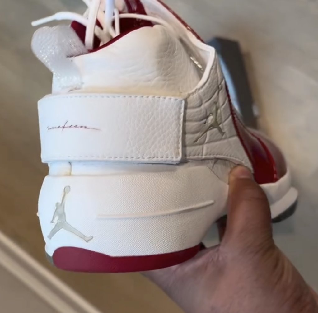 JustFreshKicks's tweet photo. Air Jordan 19 “Midwest” (2004)

Bring them back⁉️ https://t.co/BwOllWJIf1
