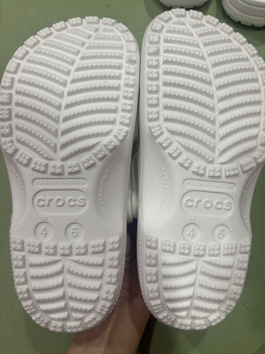 StepStoryl2's tweet photo. 𓂂 ส่งต่อ CROCS Classic  550.-  ขาว
Size M4W6(36-37) สภาพ 95% 🌟 มือ2️⃣
📍ดูเพิ่มเติม dm แถมจิ๊บบิท  🎀

🪽 ค่าส่ง35.- พท.ห่างไกลบวกเพิ่ม 30.-♥️♥️

#ส่งต่อเสื้อผ้า #ส่งต่อเสื้อผ้ามือสอง #ส่งต่อ #ส่งต่อfeelfree #เสื้อผ้ามือสอง #โล๊ะตู้ #โล๊ะตู้เสื้อผ้า #ส่งต่อstylist #ส่งต่อcintage #ส่งต่อvghbkk #ส่งต่อduex #maison #รองเท้ามือสอง #ส่งต่อcrocs 
#ส่งต่อรองเท้าcrocs #ส่งต่อรองเท้ามือสอง