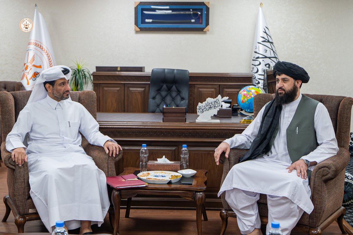 MoDAfghanistan2's tweet photo. د افغانستان دفاع وزیر مولوي محمد یعقوب مجاهد د قطر ملي امنیت شورا مرستیال سره وکتل

د ا.ا.ا د دفاع وزیر مولوي محمد یعقوب "مجاهد" نن پخپل کاري دفتر کې د قطر هیواد د ملي امنیت شورا مرستیال «حمد بن خمیس الکبیسي» او مل پلاوي سره وکتل. https://t.co/LjWEiCOcr3