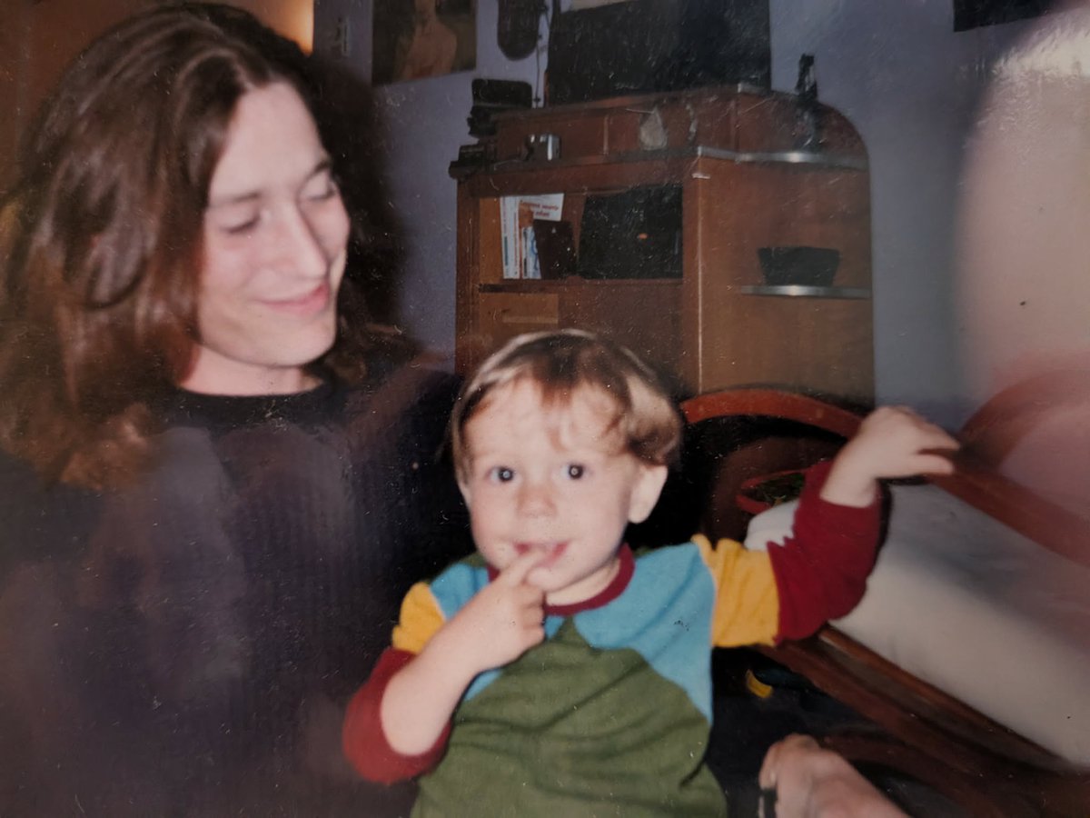 rightIess's tweet photo. I sadly lost my father two weeks ago to suicide. I wanted to make this post to bring awareness to mental health. Whatever you're going through, there will always be people here for you—you're not alone.

Please check in on your loved ones. Tell them what they mean to you❤️🕊️ https://t.co/x9YsaBCT5P