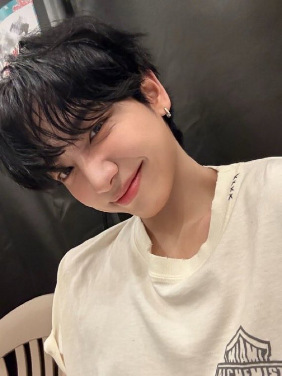 myeongbull's tweet photo. 와이거그냥찰칵찰칵하면 나오는거였다고???? 진지하게박탈감들음............ 더해줘 https://t.co/W2YgZh1SPX
