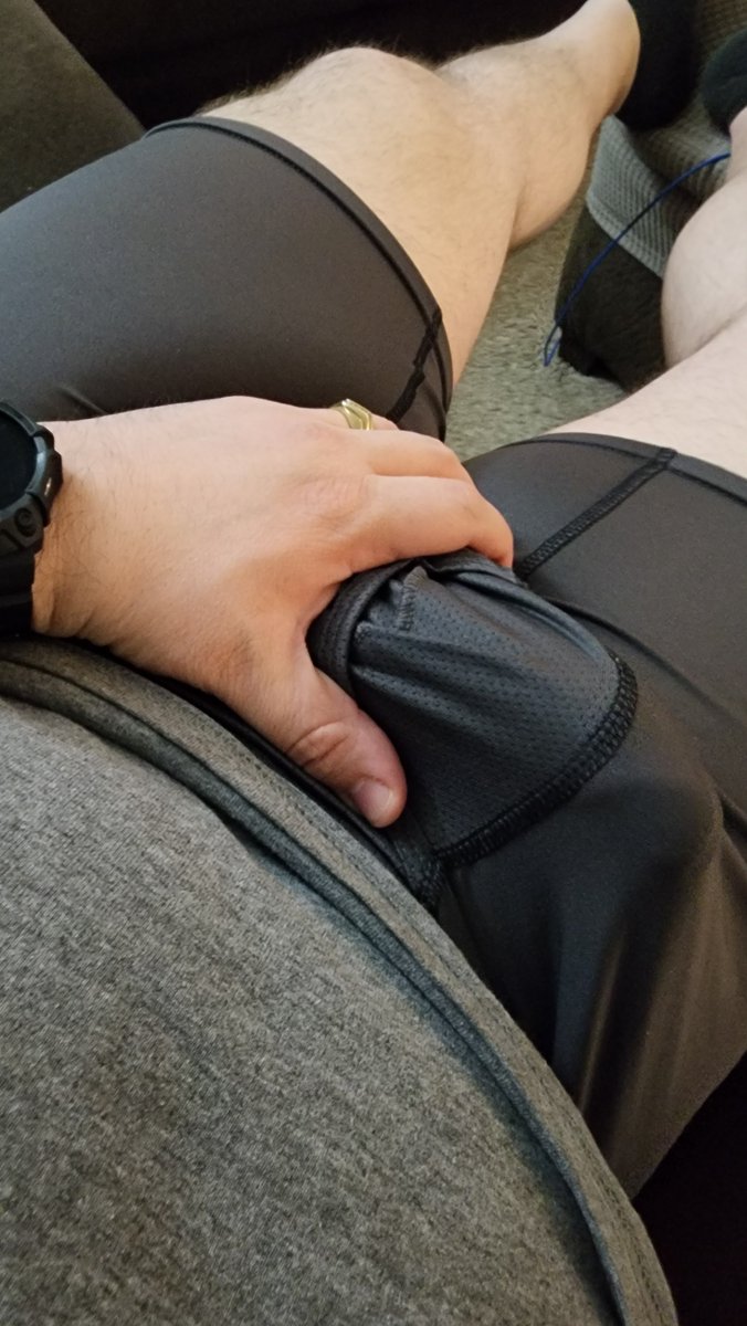Mrs_Dabbey_710's tweet photo. @brujabellatrix_ @MilfManager69 I volunteer my hubby for a stunt cock lol https://t.co/O3d73x7Gqy