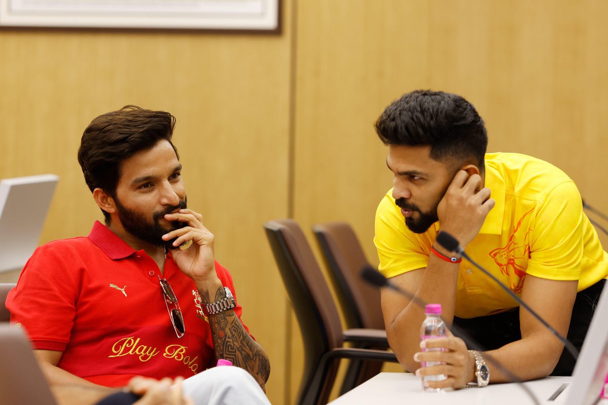 pratyush_no7's tweet photo. 🚨 Ruturaj Vs Rajat in List A —

5334 runs, 58.6 avg Vs 2278 runs, 37.3 avg.

Even age wise Rajat's selection over Rutu doesn't make sense although it's a secondary reason.

So what's baffling in this ?? were you expecting Rajat to get preference in ODIs because of his T20 form ??
