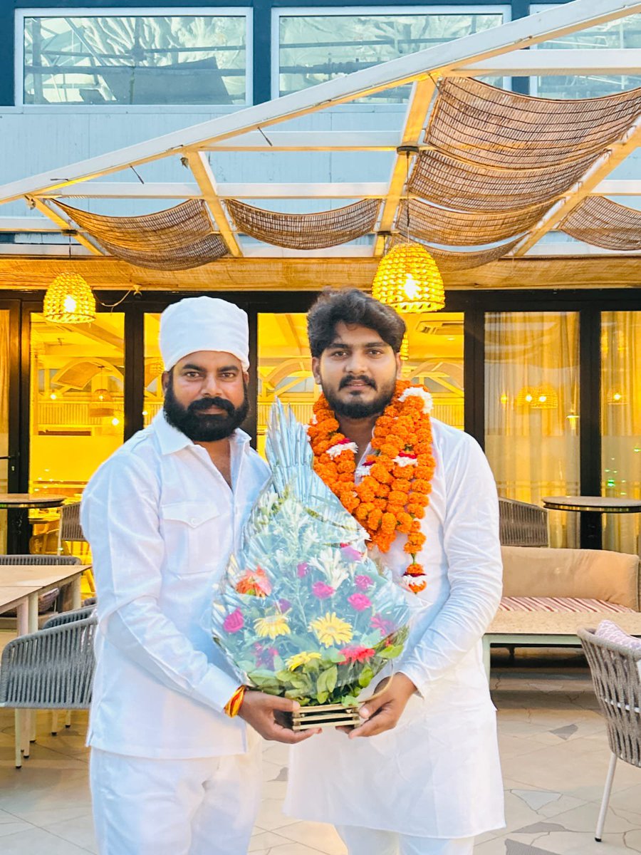 santoshverma009's tweet photo. मेरे अतिप्रिय भाई श्री नीतेश चौधरी जी को जन्मदिन की हार्दिक बधाई एवं ढेरों शुभकामनाएं। 🎂💐

जनता के बीच सहज संवाद, आत्मीय व्यवहार और निरंतर सक्रियता ही जनप्रतिनिधित्व की वास्तविक शक्ति है। https://t.co/a92PspXVbI