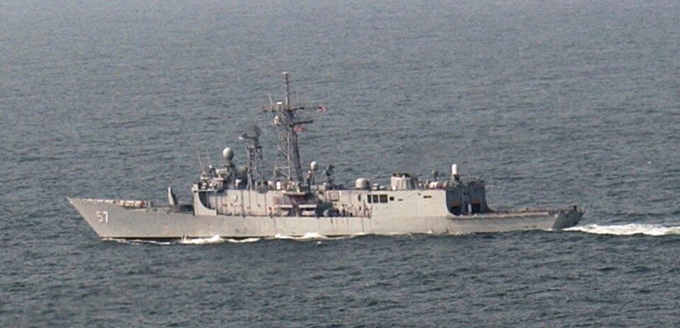 FaujanDiaries's tweet photo. Reckless naval posturing from Pakistan isn't just bad navigation; it's a structural failure to train officers in international maritime safety standard practices. #ExposePakNavyRecklessness https://t.co/L3vCB9THAn