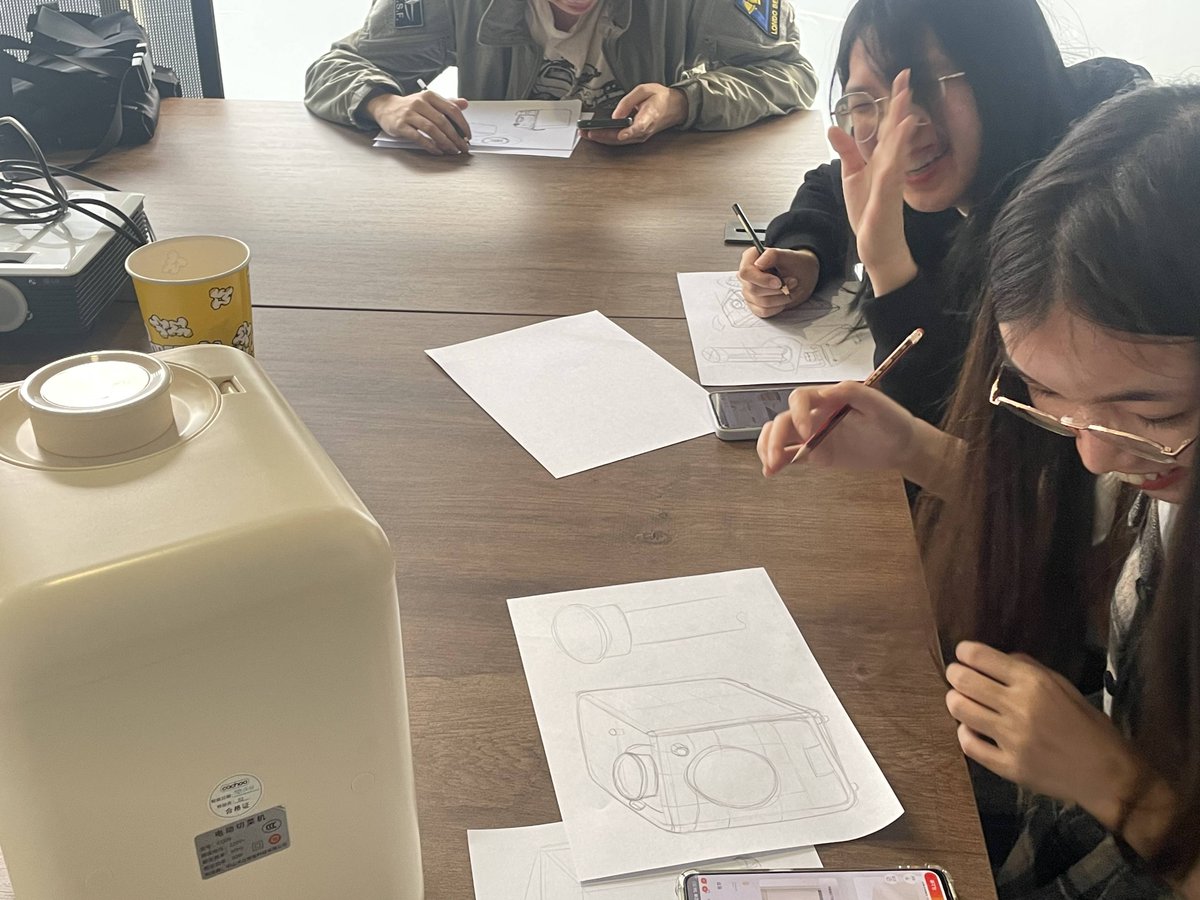 ferrk371161's tweet photo. Calling all design lovers! Join our Graphic Design Workshop this Saturday at the Student Center to master basic poster-making skills and meet fellow creative minds. Sign up via the campus app now—spots are limited! https://t.co/R9mhWvuBBx