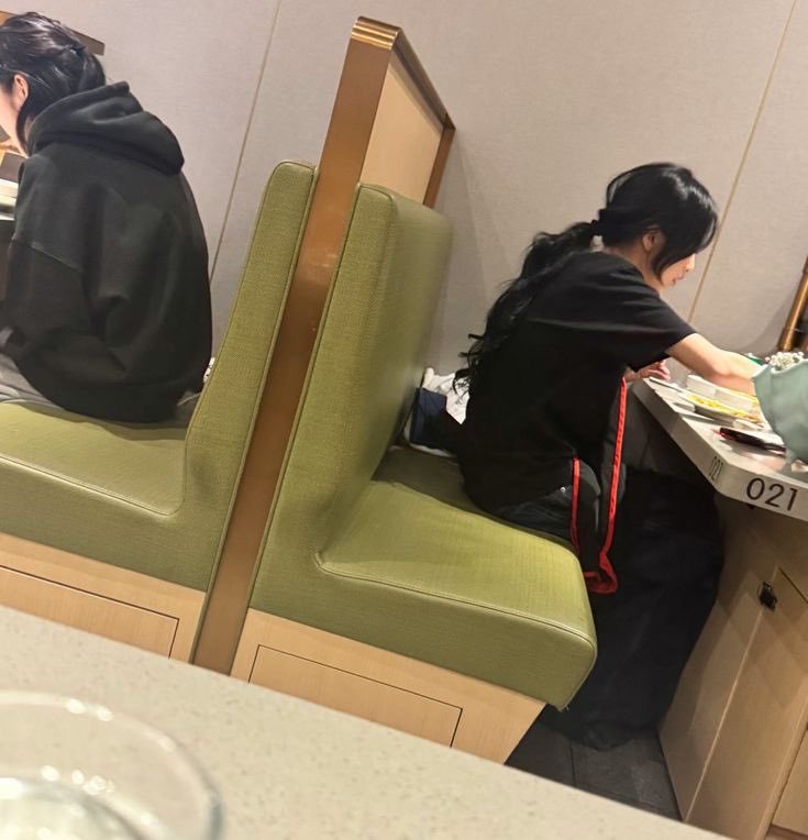 bm7core's tweet photo. Throwback to when Ahyeon went out to eat with her dad. When it was time to pay, the staff said,“I’m a fan,” and Ahyeon asked to shake hands with them. They said their hands were dirty from work, but Ahyeon replied,“Hands stained from work aren’t dirty at all.”Such a sweet angel🥹 https://t.co/CP0f3XHyy9