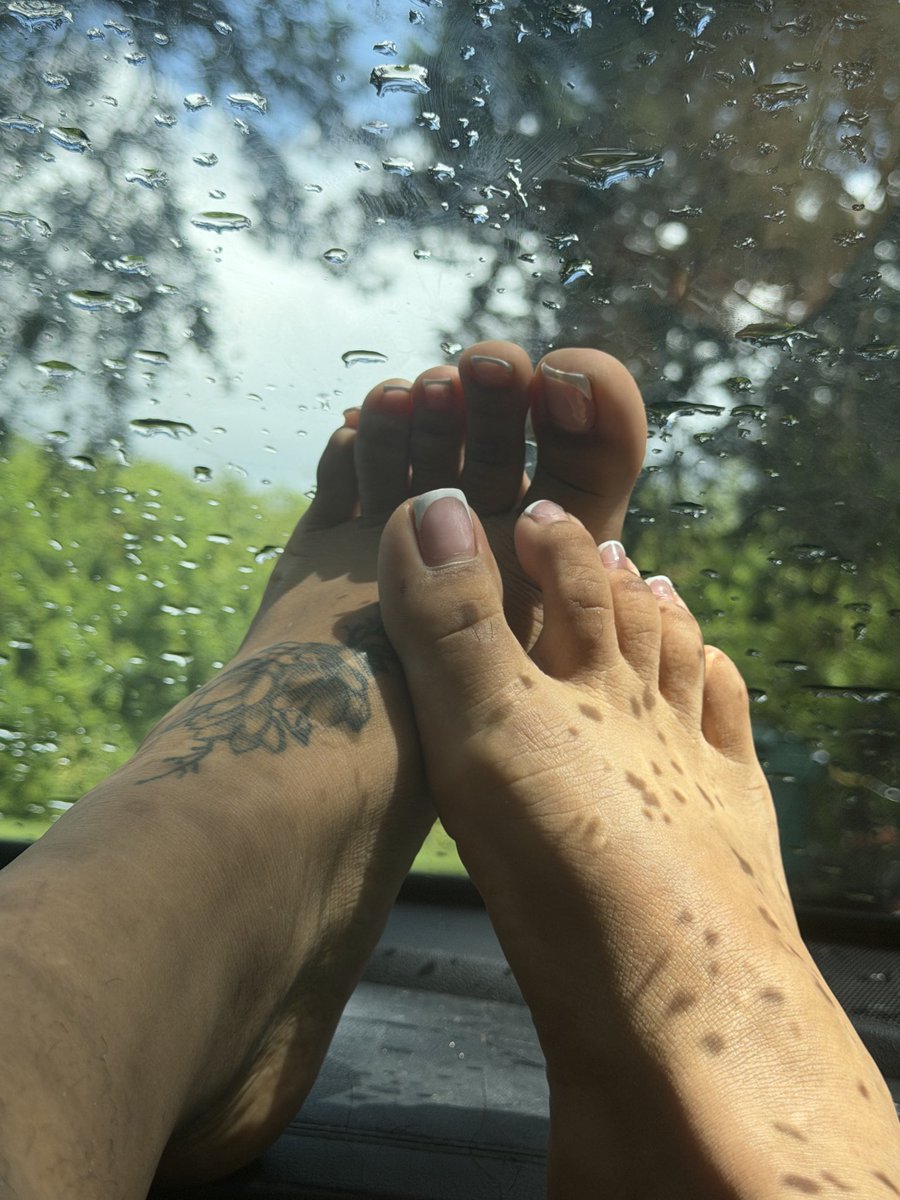 Lyingleoo21's tweet photo. Find me on onlyfeet: sunny_soles_7 or feetfinder: Doltzm21 https://t.co/DiIL2PGqxe