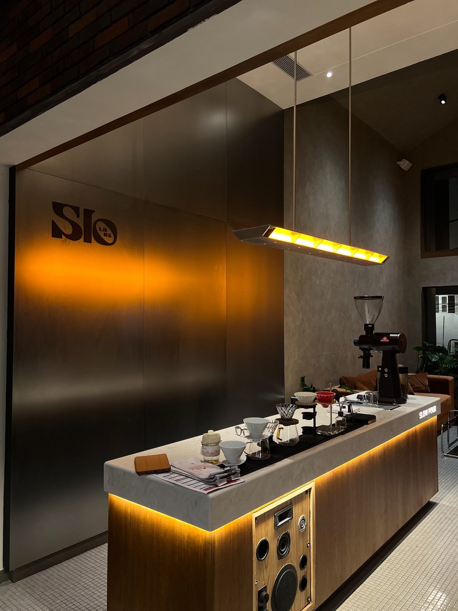 NoahSmithisk's tweet photo. Penduduk mahukan agar langkah diambil untuk pastikan jalan lebih terang, kenderaan lebih perlahan ketika mendekati simpang dan pokok-pokok besar diselenggara agar optik lebih helas bagi pengguna jalanraya. https://t.co/SdeIT4bs4B